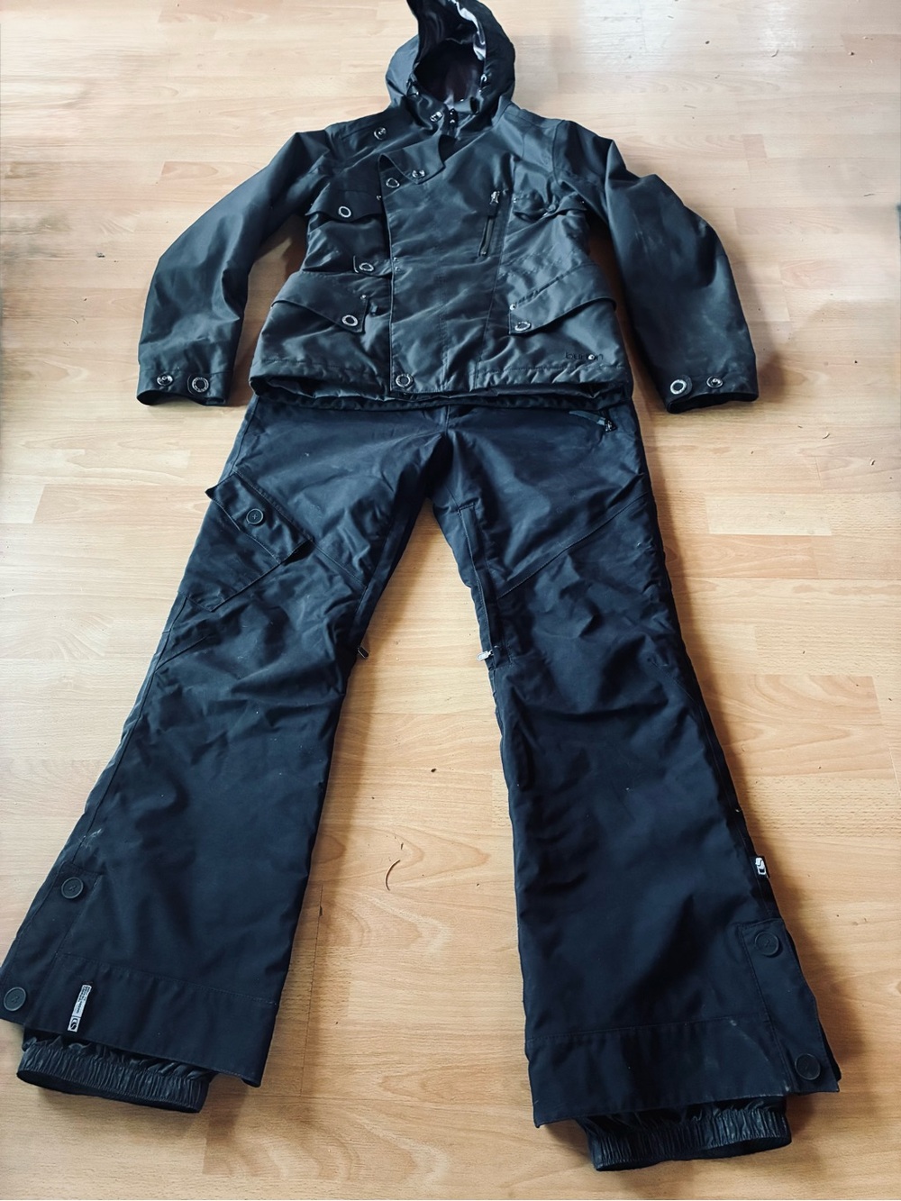 Burton ski jacket and Bonfire snow pants (M)